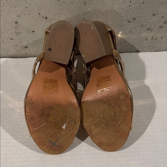 Yoki Metallic Gold Peep-Toe Sandals - Size 6 - Picture 8 of 9